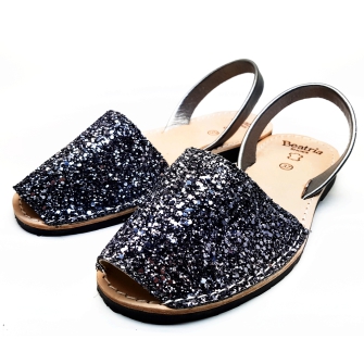 Sandalia Menorquina Plana Tejido glitter Combinada en Platino Hecho en España 2