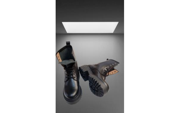 Bota estilo Militar de piel de napa...