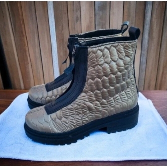 Bota de tejido acolchado...