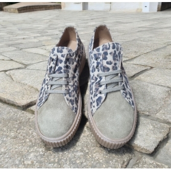 Sneakers Bajos de Piel con... 2