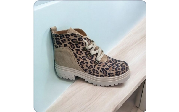 Botas de Piel de Serraje con Animal...