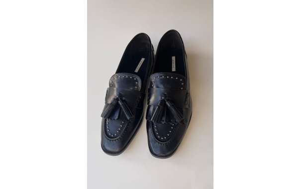 Mocasín Negro con Tachuelas Borlas... Mocasín Negro con Tachuelas Borlas...