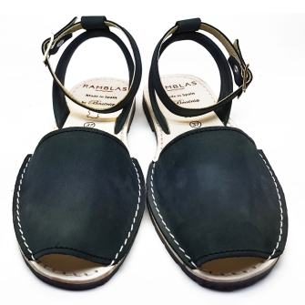 Sandalia Menorquina Plana Nobuck con Hebilla  Color Piedra Hecho en España 2